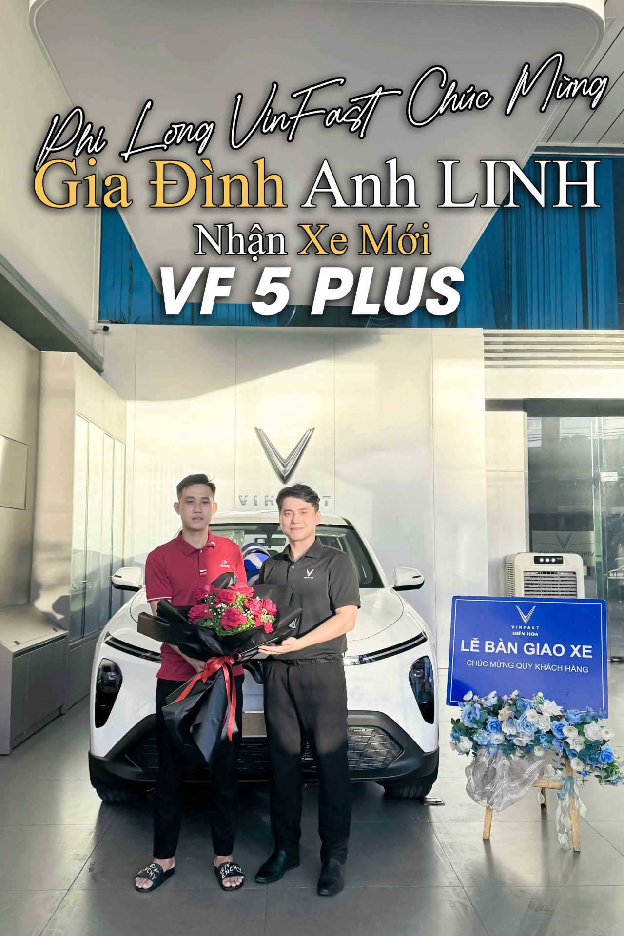 Khách hàng nhận xe VinFast